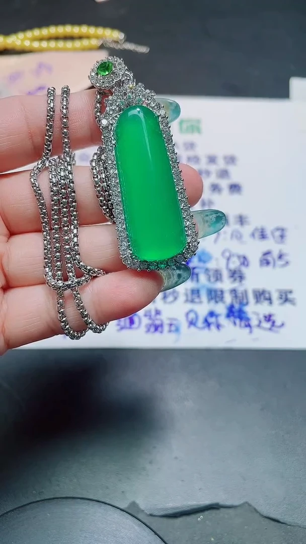 翡翠手镯未镶嵌小*姐000000000000