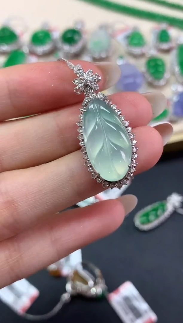 吊坠(不含链)18K金镶嵌翡翠吊坠(不含链)|8800