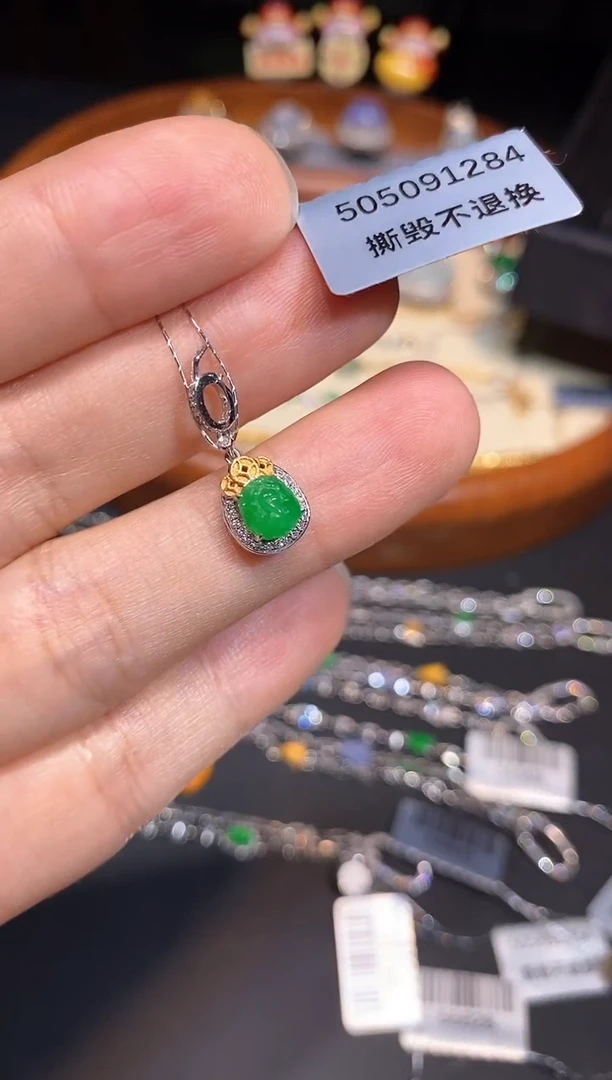 翡翠18K金镶嵌吊坠(不含链)吊坠