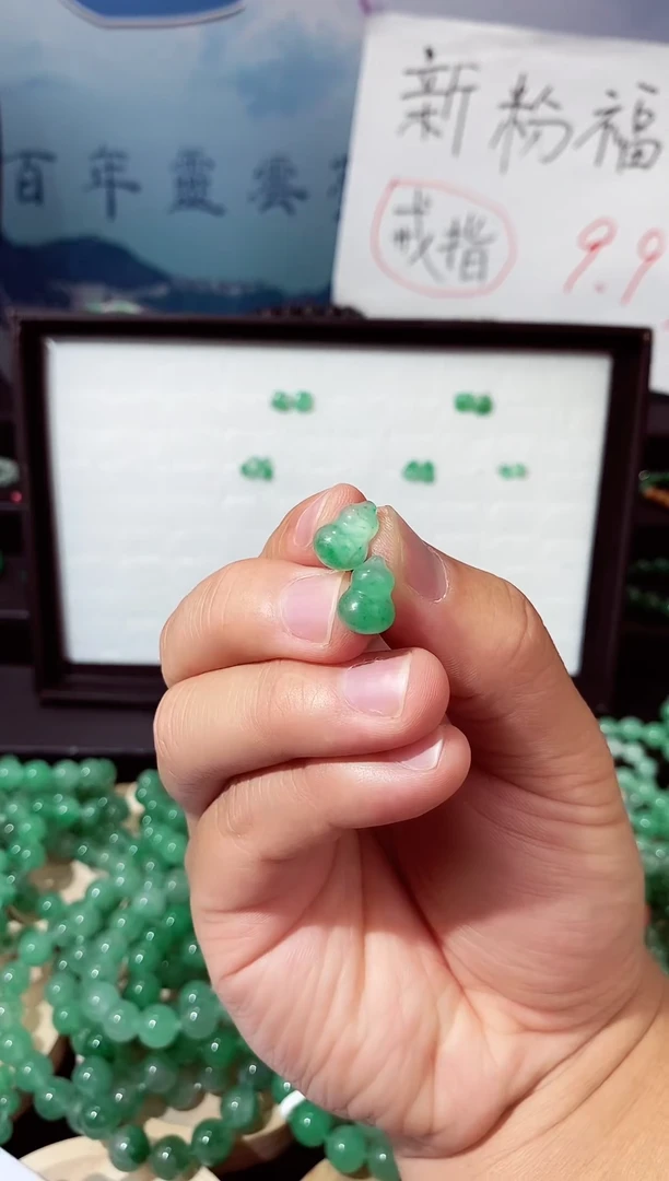 【闪购商品】石英质玉耳钉银S925镶嵌耳钉