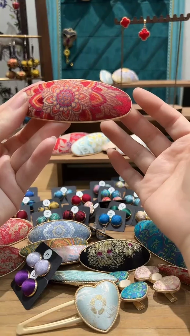 【闪购商品】【一物一拍专车】彩菱宝相暗红2号弹簧夹