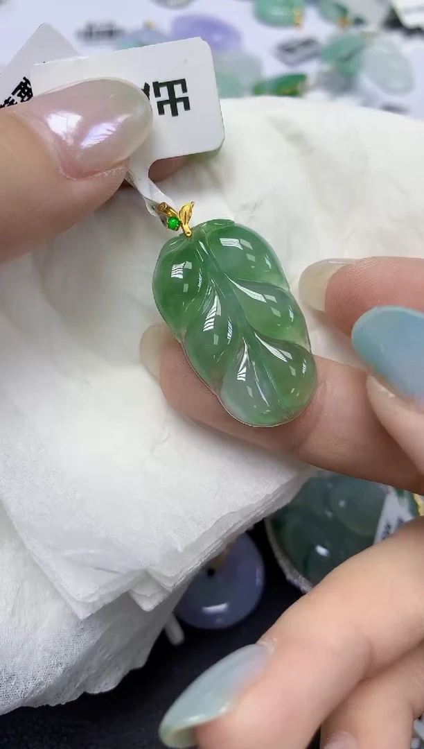 翡翠18K金镶嵌颈饰天然缅甸翡翠A货