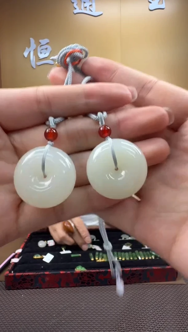 和田玉未镶嵌颈饰挂件（多样性，发一­）