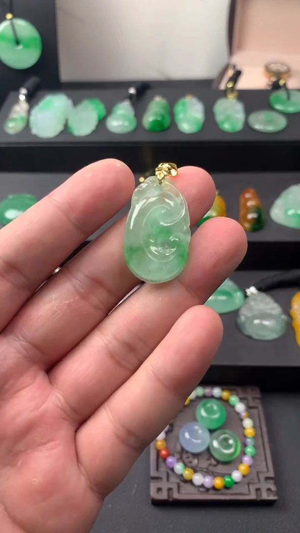 颈饰未镶嵌翡翠一图一物，所见即所得