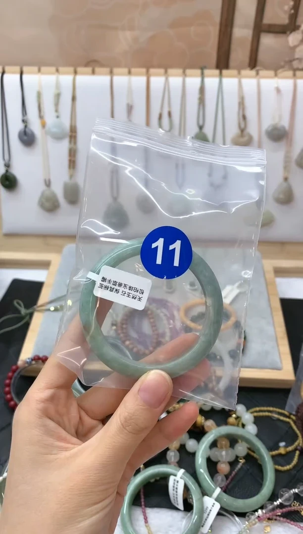 翡翠手镯未镶嵌?手镯4
