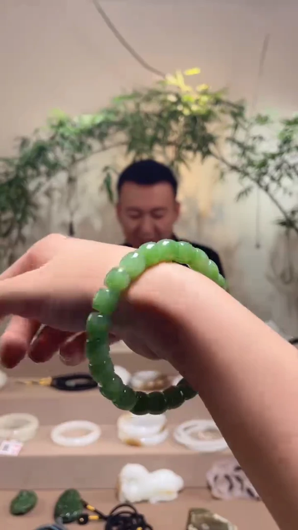 手链未镶嵌和田玉和田玉苹果绿手串