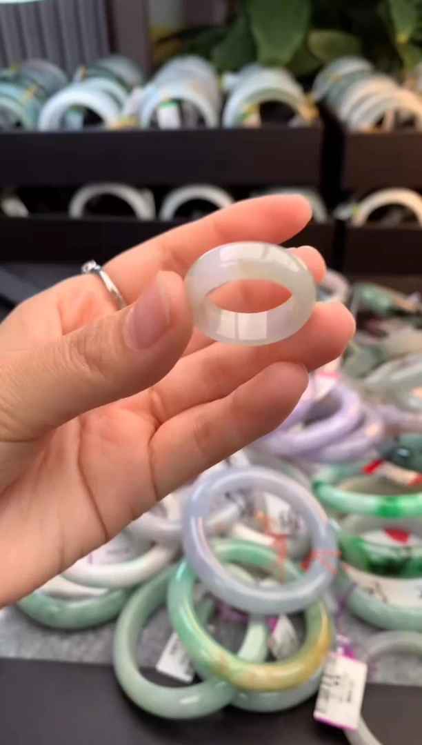 未镶嵌戒指翡翠毛货需精细抛光+多人