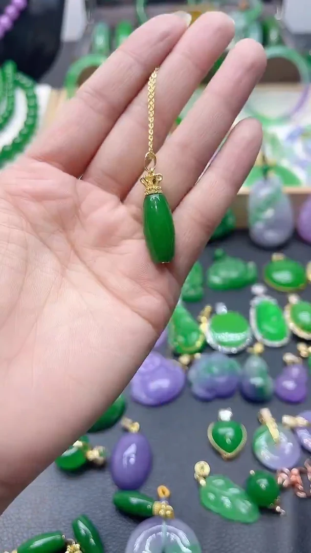 颈饰未镶嵌翡翠长桶珠