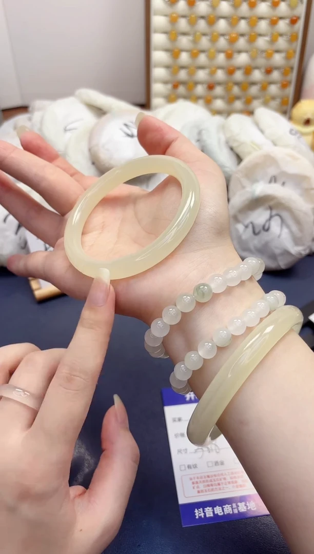 石英质玉手镯未镶嵌281-美人条晴水-圈口58