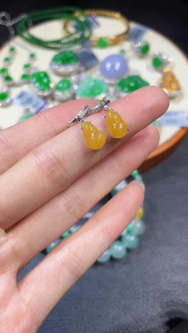 18K金镶嵌翡翠耳饰葫芦