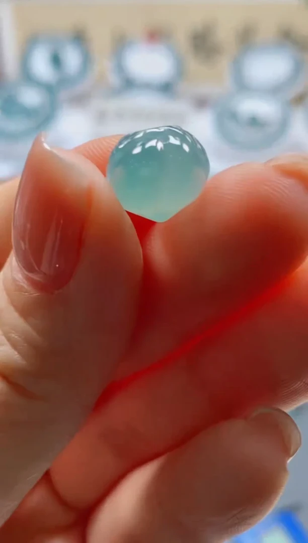 翡翠未镶嵌颈饰0600801412（雕刻件）