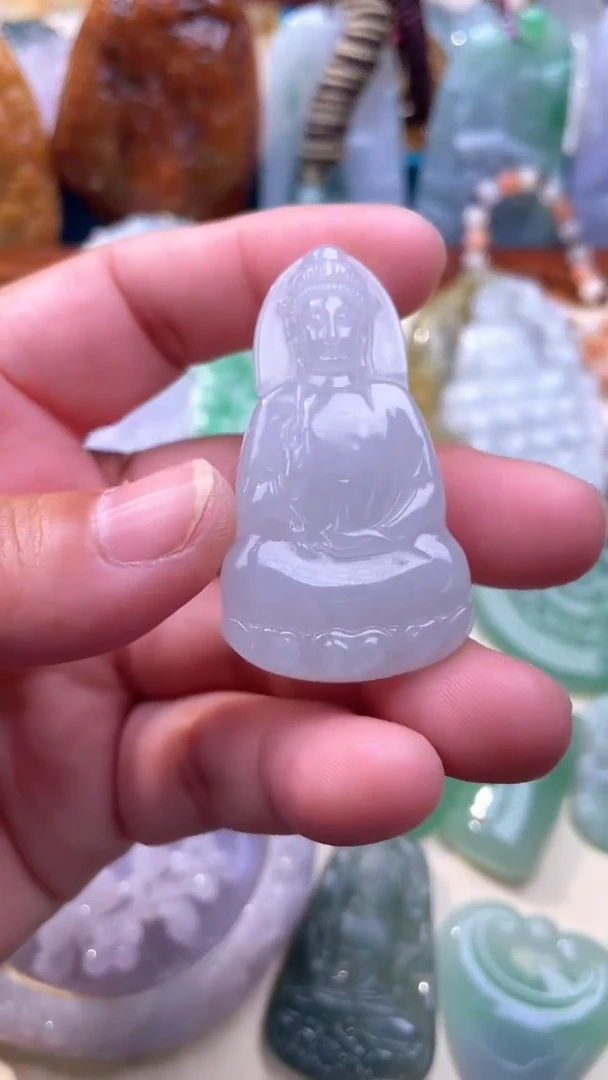 翡翠未镶嵌颈饰观音