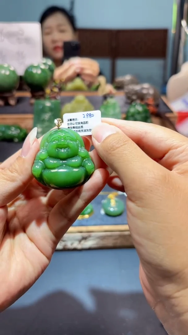 颈饰18K金镶嵌和田玉（碧玉）1