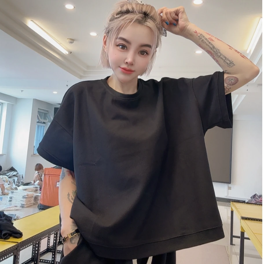 百搭款黑色宽松休闲短袖