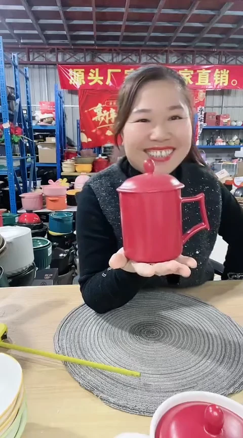 【闪购商品】瑕疵红色杯带盖2个不可明火