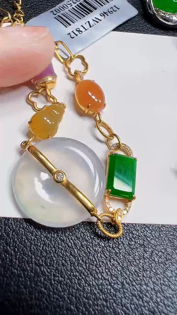 颈饰18K金镶嵌翡翠手链