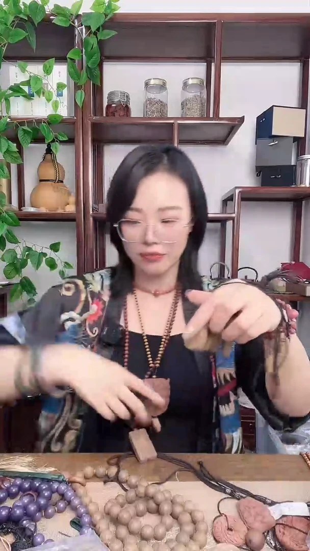 泥塑张***7秋露凝香的手串