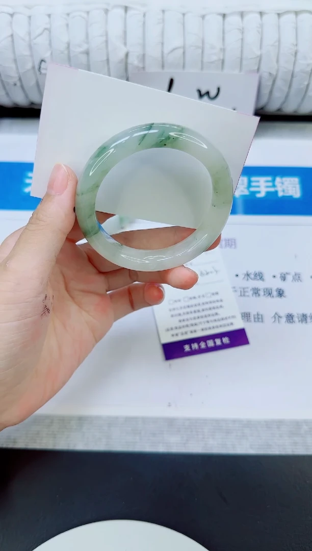 石英质玉手镯未镶嵌81/52.3