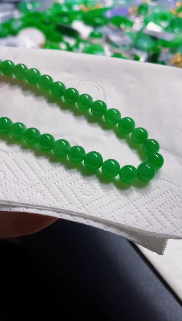 颈饰18K金镶嵌翡翠微**南手串