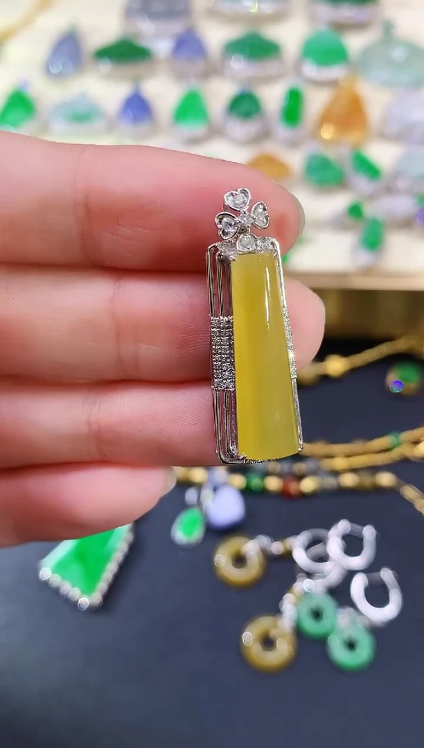 翡翠18K金镶嵌吊坠(不含链)|6800