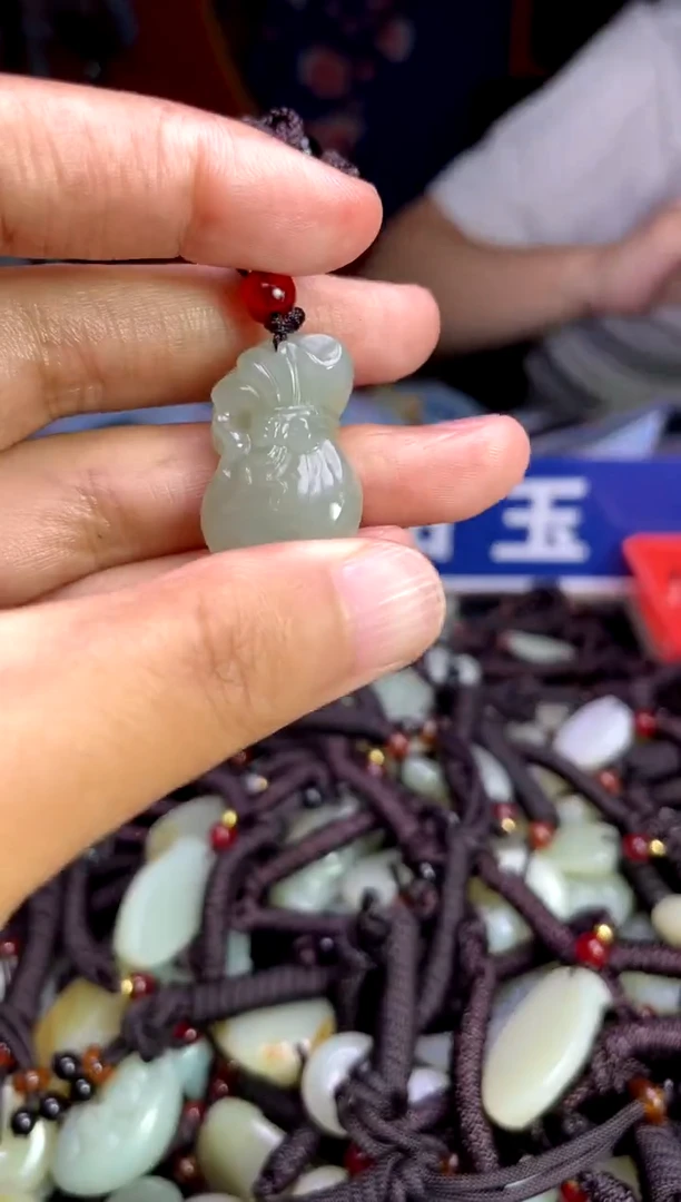 未镶嵌和田玉挂件1