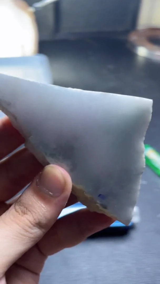 翡翠未镶嵌颈饰不***窗翡翠