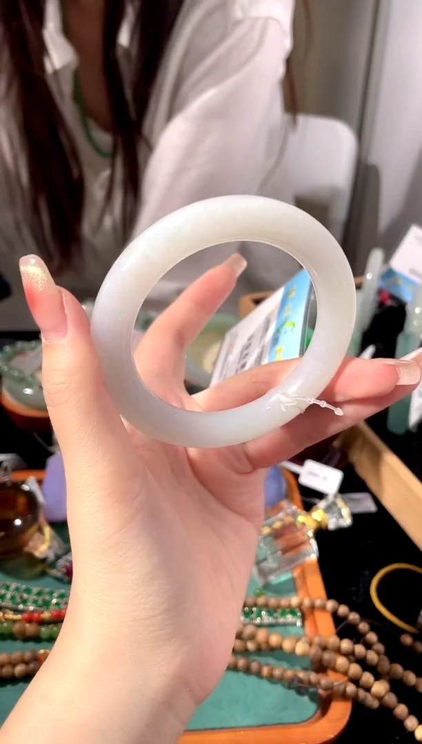 翡翠手镯未镶嵌手镯