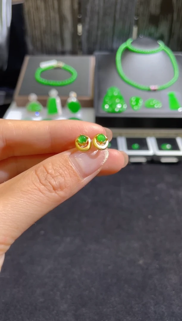 银S925镀金镶嵌翡翠耳饰天然翡翠A货阳绿银镀金蛋面耳饰