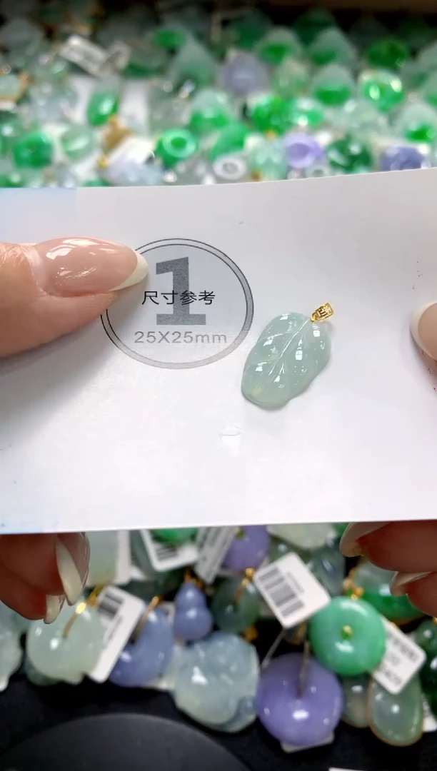 翡翠18K金镶嵌颈饰1111111111111111