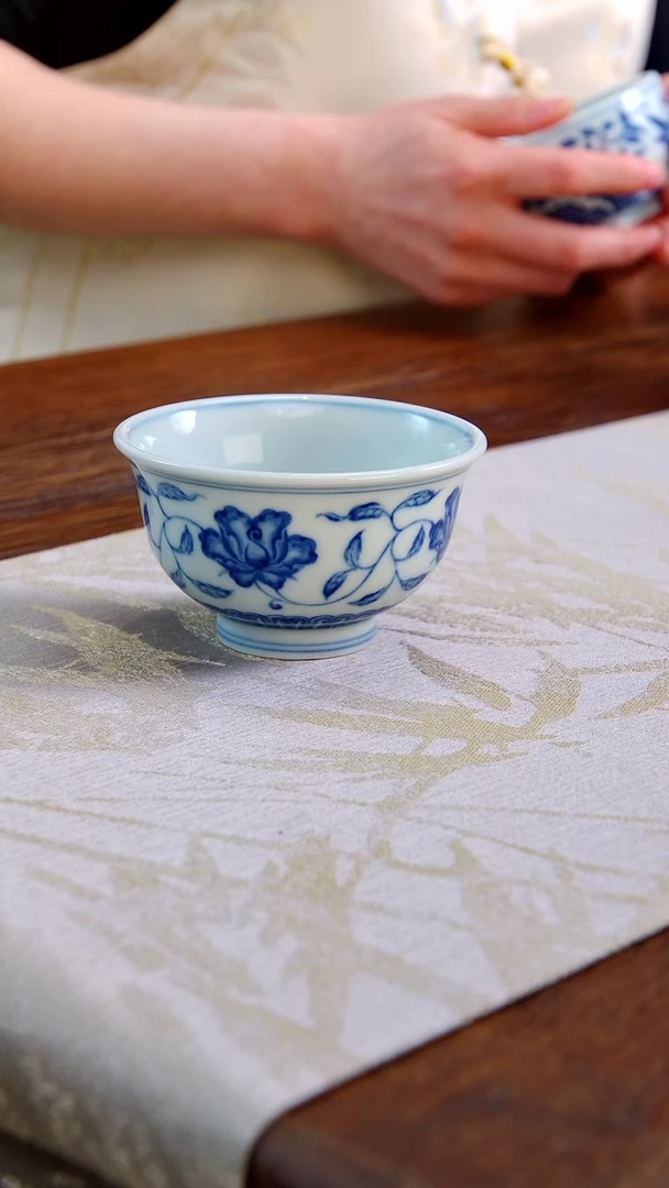 【闪购商品】青花缠枝石榴压手杯