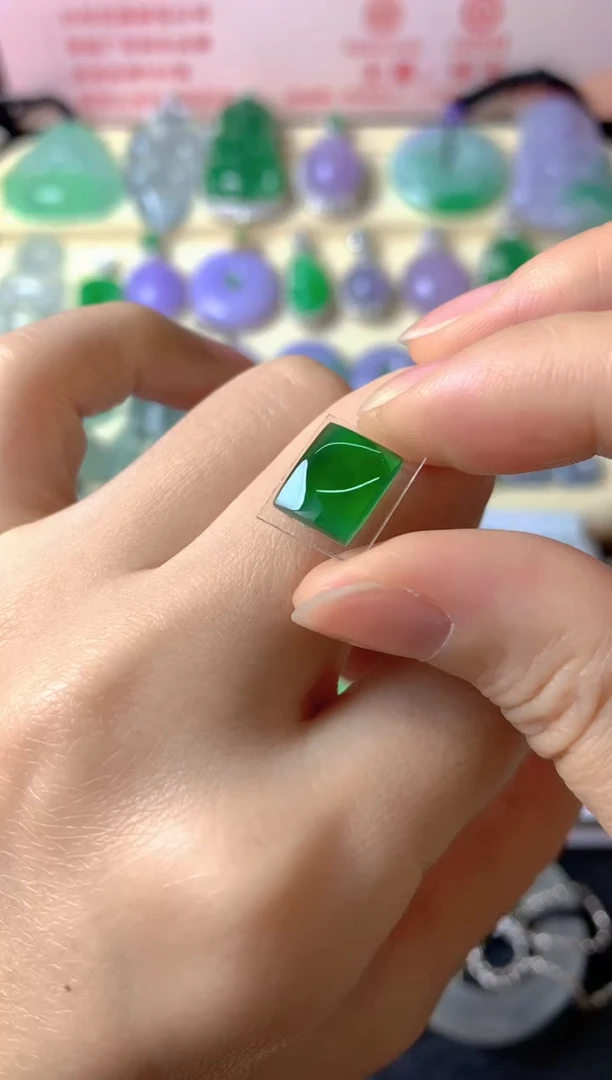 未镶嵌定制翡翠小*玲裸玉（客户意向镶嵌）