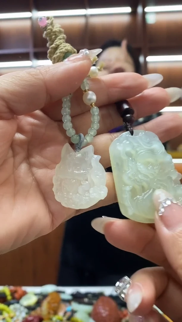未镶嵌蛇纹石玉吊坠拍一发二