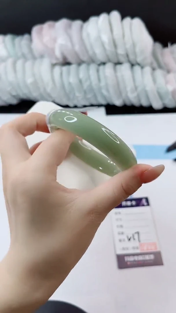 未镶嵌手镯石英质玉多样性发货V17