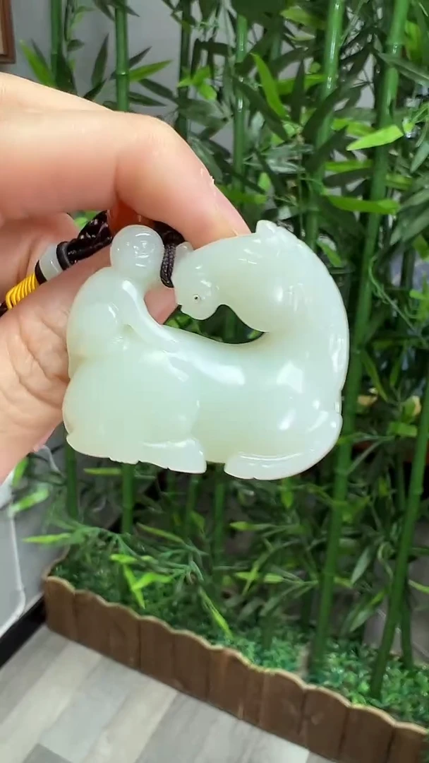 颈饰未镶嵌和田玉吊坠