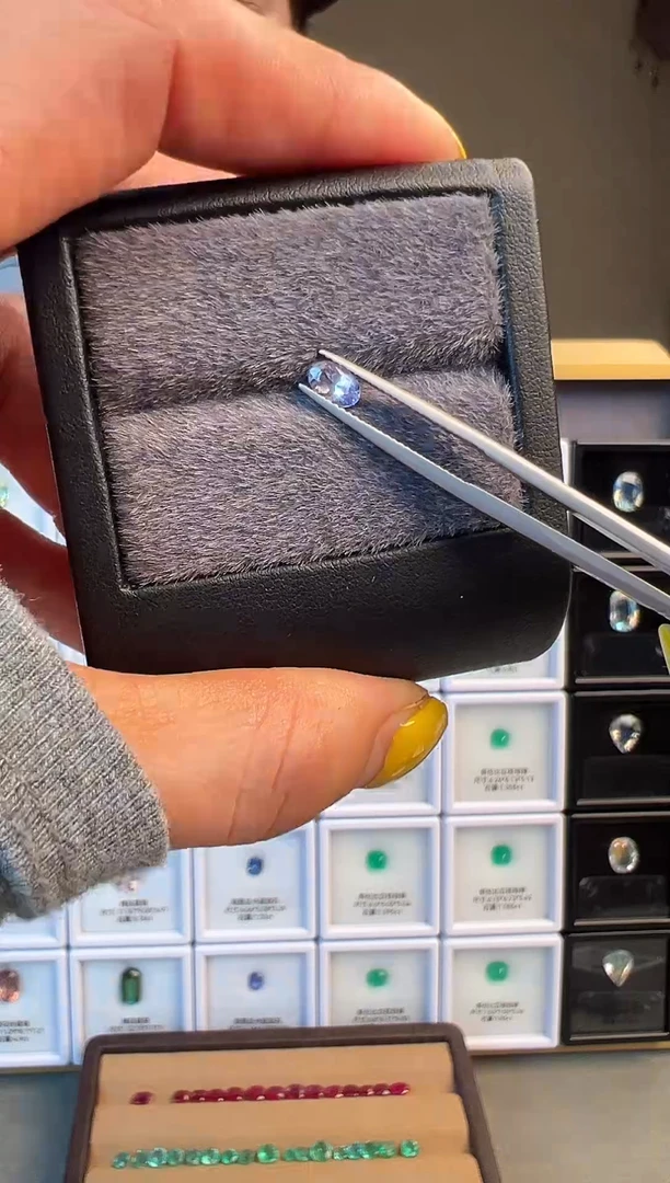 未镶嵌珠宝半成品坦桑石天 然 坦 桑 石