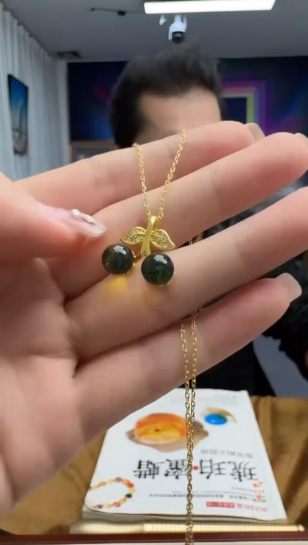 【闪购商品】琥珀吊坠(赠链)未镶嵌（多样性发其一）