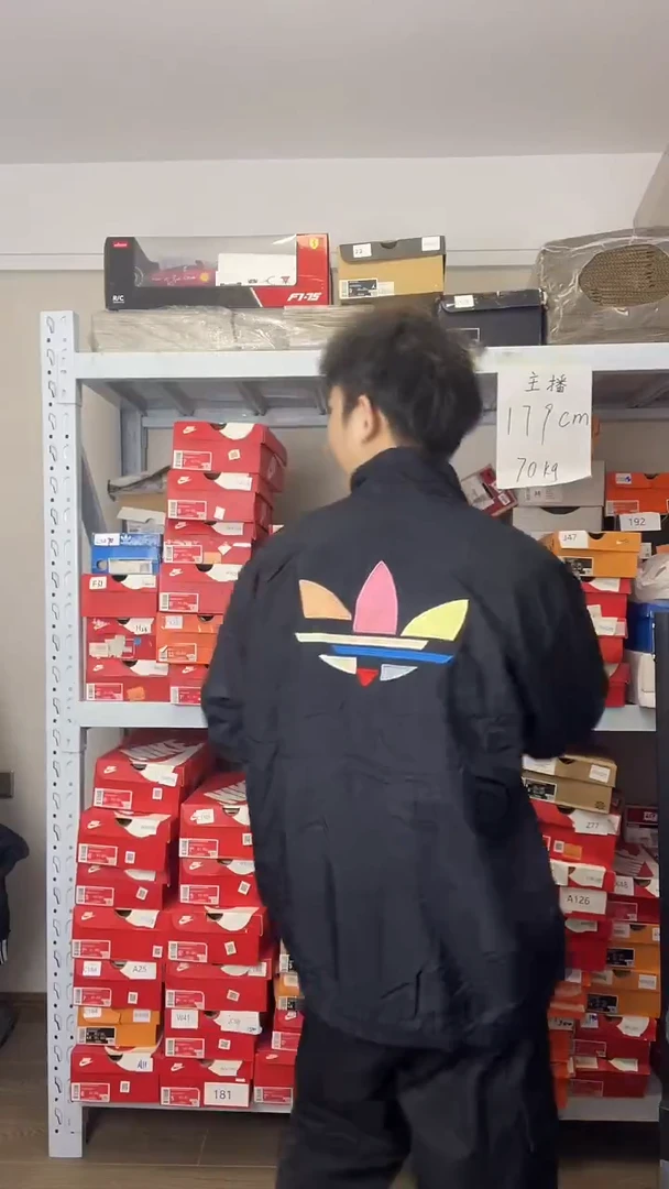 大牌潮服清仓中，编号FRI W 63  ，尺码XL(180