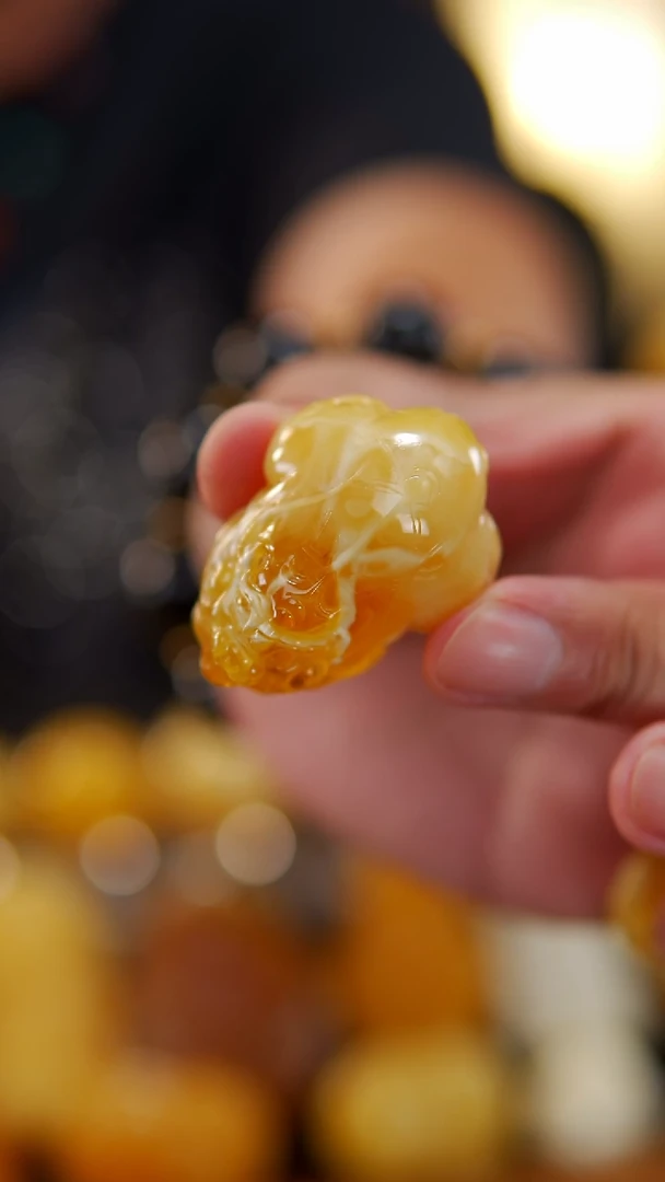 【闪购商品】蜜蜡颈饰未镶嵌焦皮料瓷白花貔貅19.6