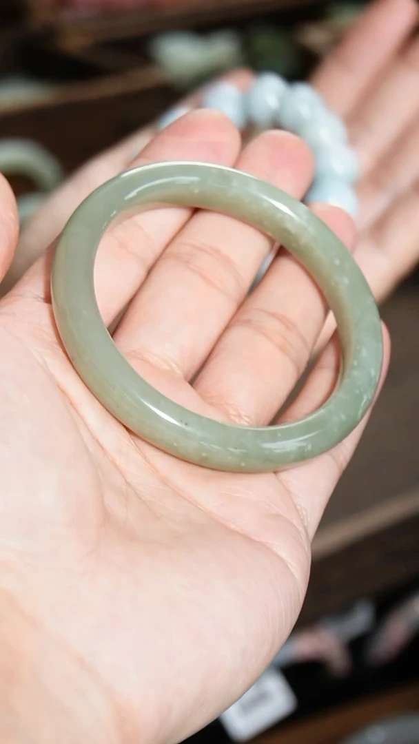 和田玉手镯未镶嵌001  55圈口