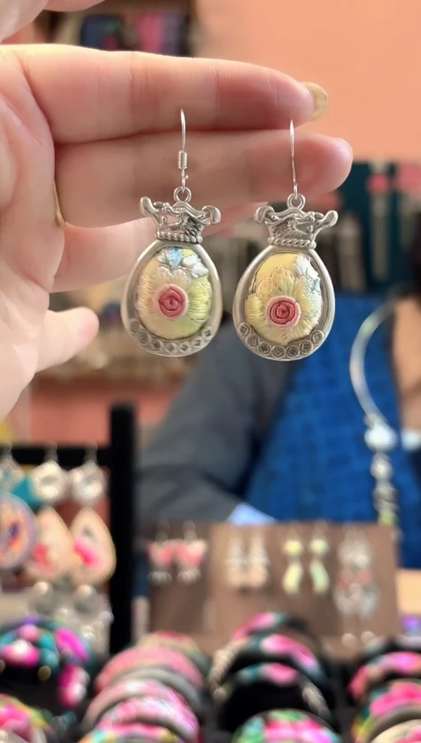 织绣艺枝独绣手工饰品253