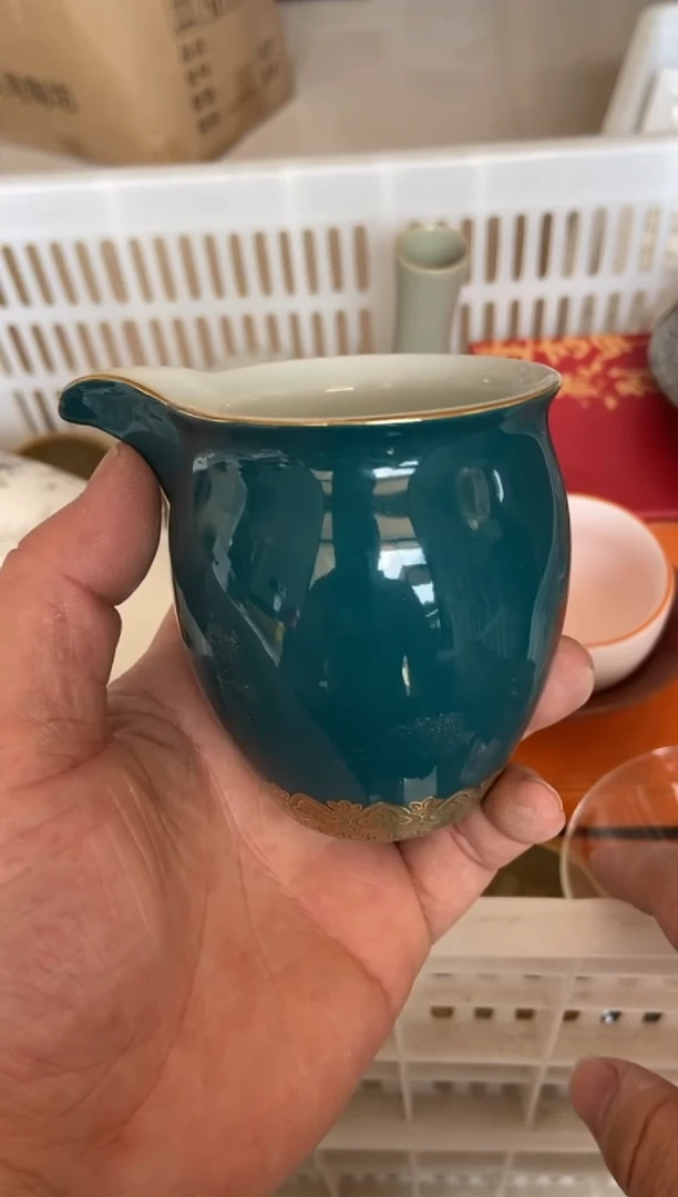 摄影的产品有使用过的痕迹有点脏介意勿拍