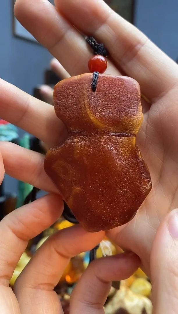 未镶嵌颈饰琥珀吊坠
