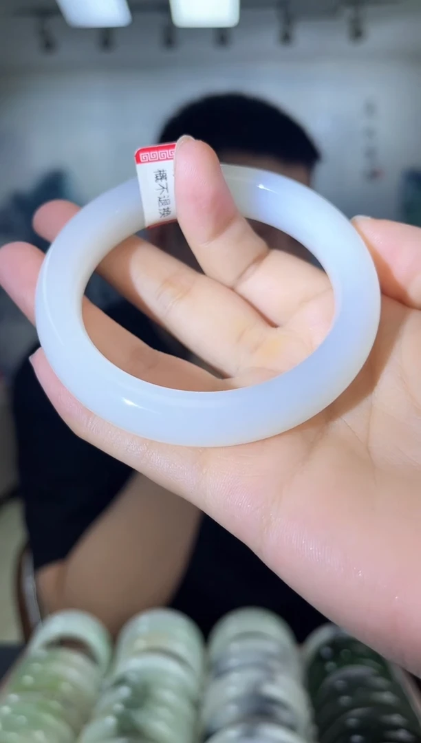 和田玉手镯未镶嵌58圈口3938