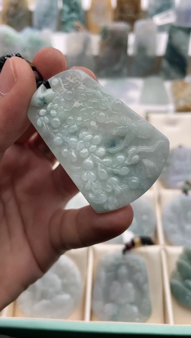 【闪购商品】翡翠颈饰未镶嵌..../1/18/ 92