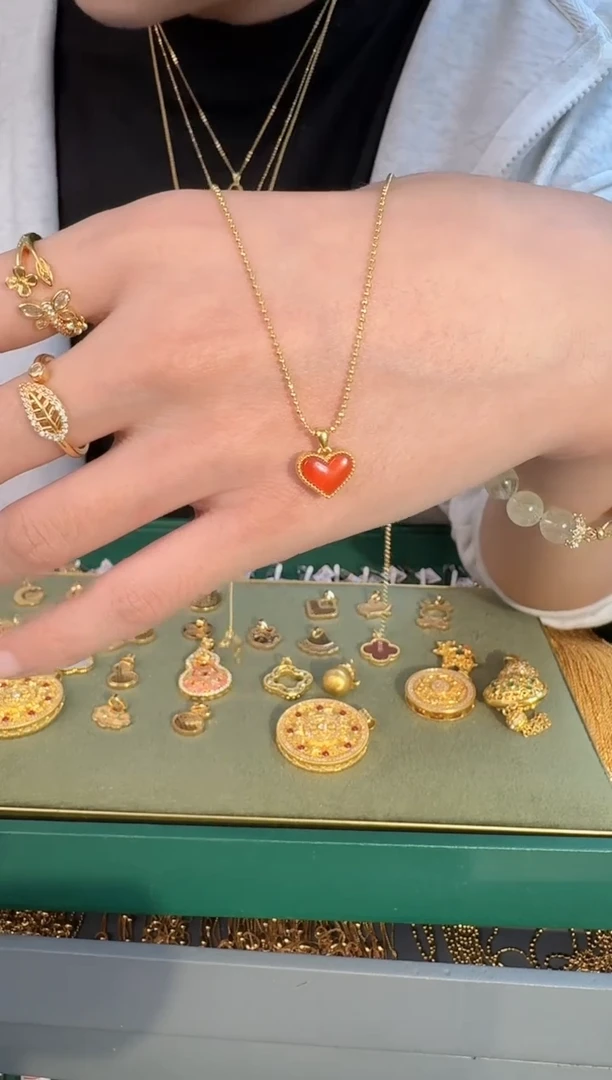 小爱心吊坠0.23（附带礼盒包装）