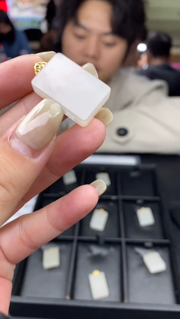 吊坠(不含链)18K金镶嵌和田玉多样性发其一-吊坠-D9010