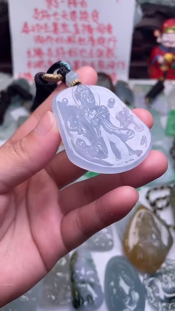 颈饰未镶嵌翡翠观音