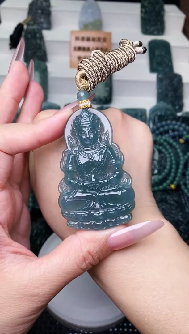 颈饰未镶嵌翡翠
