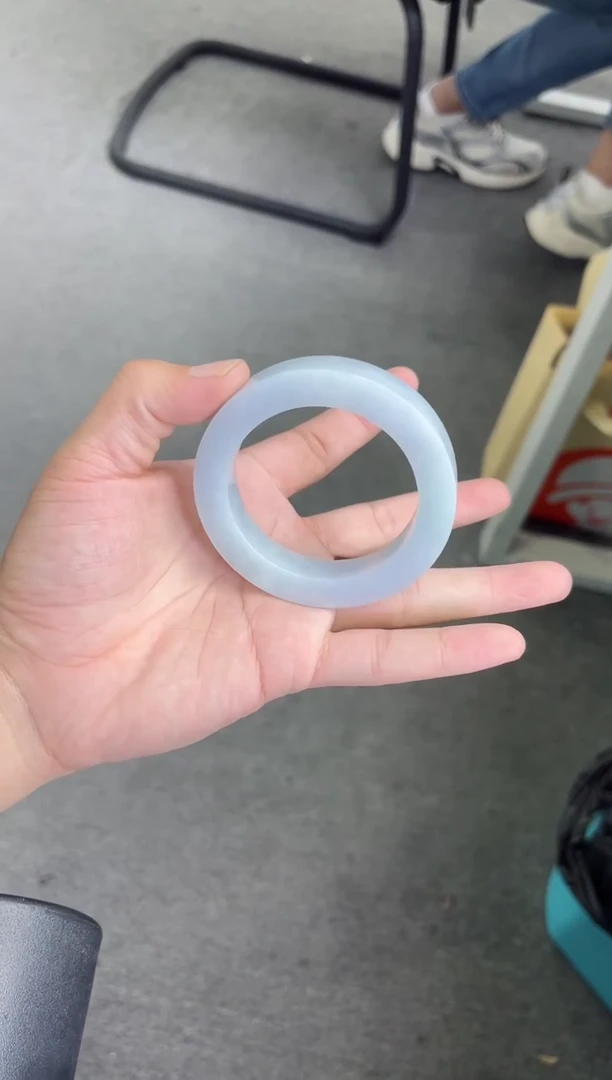 未镶嵌手镯定制翡翠静*翔手镯