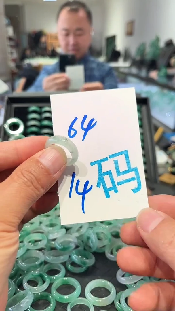 未镶嵌戒圈石英质玉非洲翠
